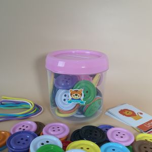 ⚡ส่งเร็ว⚡ MASTERY กระดุมยักษ์ เสริมพัฒนาการเด็ก ครบชุด!! กระดุมเม็ดใหญ่ 10 สี + การ์ดสี + กระปุก ออมสิน + เชือกร้อย ปลอดภัย ไม่มีคม ของเล่นเด็ก