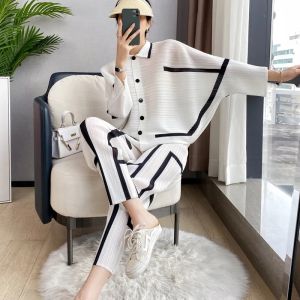 One person one fold⭐Miyake fold fashion suit female  new bat sleeve lapel top + nine-point pants high-end spring and autumn two-piece set