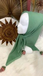 Aqilla Olshop hijab segi 4 tasel hijab segi 4 bella squer hijab segi 4 polos tasel ukuran 115x115 termurah dn hijab trend masa kini bisa