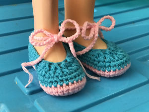 รองเท้าเด็ก รองเท้าเด็กอ่อน งานถักไหมพรม ใส่ถุงเท้าก่อนเพิ่มความอบอุ่นให้ลูกน้อย งานถักน่ารักมาก ความยาวรองเท้า10-12cm.