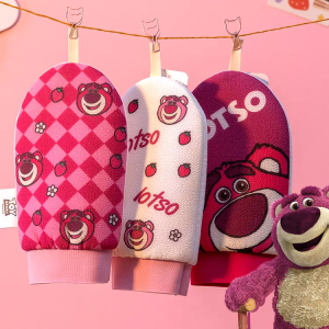 Găng Tay Tắm Matxa Cơ Thể Gấu Dâu Hồng Lotso Siêu Bền Tiện Dụng