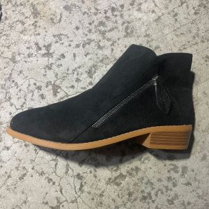 ฤดูใบไม้ร่วงใหม่รองเท้าบูทผู้หญิงยุโรปและอเมริการอบนิ้วเท้าด้านข้างซิปส้นหนารองเท้าหนังผู้หญิงรองเท้าแฟชั่นสีแฟชั่นไซส์ใหญ่