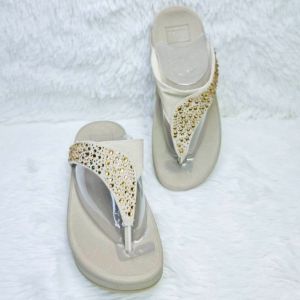 รองเท้า Fitflop ของผู้หญิง 2024 มีไซส์ 36 ถึง 40 สินค้าจัดส่งทุกวัน 1-3 วันได้รับสินค้า