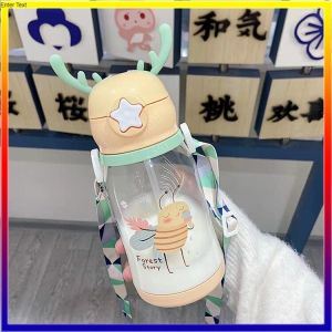 ขวดน้ําพลาสติกใส ลายเขากวางน่ารัก จุน้ําได้เยอะ 600 มล. พร้อมหลอดดูด แบบพกพา ถูกสุขอนามัย สําหรับเด็ก