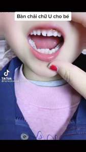 Bàn Chải Đánh Răng Cho Bé Chữ U Chất Liệu Silicon Chịu Được Lực Cắn