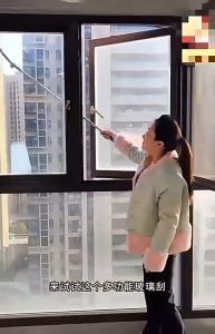 120cm Long Handle Window Cleaner Squeegee with Extendable Pole for Easy Cleaning of Large Windows.