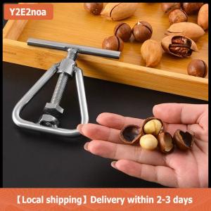 【Local shipping】 Đa chức năng hướng dẫn sử dụng Nut Opener Cracker Máy óc chó nhà bếp công cụ Thép-cối Nut Macadamia phụ kiện
