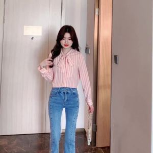 Ammin 2024 Thời Trang Thanh Lịch Lụa Bow áo sọc Cho Phụ Nữ phong cách Hàn Quốc Lỏng Lẻo Tất Cả Các Trận Đấu Giải Trí đi làm Tất Cả Các Trận Đấu ống tay phồng Sọc áo cánh vải voan