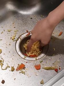 Expandable Sink Filter Net Clip Kitchen Sink Waste Filter Rack Sink Adhesive Drain Anti-Clogging Net Storage Rack [ Free Shipping ]