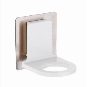 Móc treo cổ chai dầu gội sữa tắm
