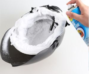 Cchai xịt bọt tuyết vệ sinh mũ bảo hiểm