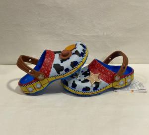 รองเท้าเด็ก crocs ลายสุดน่ารักจากธีมStory พร้อมกับตัวละครที่เขารัก