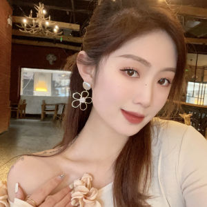 2023 New Style Simple Hollow out Flower Earrings Korean Style Pearl Earrings Hypoallergenic exaggerated earrings Elegant earings for women earrings earrings gold pawnable 18k stud earrings for women earings for wedding jewelry Fashion Gift