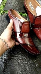 Sepatu Bustong Kulit: Pilihan Terbaik untuk Pria