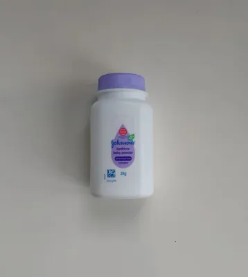 Pocket-sized comfort for your baby! Johnsons Pocketable Baby Powder (Classic Blossom Bedtime)