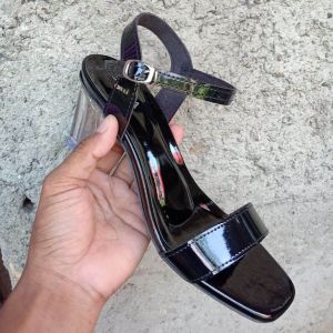 Sandal Heels kaca tinggi 7 cm Tali L Warna Hitam