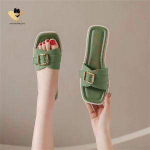 DS รองเท้าแตะหญิง รองเท้าแตะผู้หญิง รองเท้าแตะยางพื้นนุ่มใส่สบาย (เท้าอวบเพิ่ม 1 ไซส์) รองเท้าแตะลำลอง พื้นแบนแต่งหัวเข็มขัด ทรงสีเหลี่ยมมี3สี ใส่ได้ทั้งในและนอกบ้านใน ฤดูร้อน รองเท้าแตะสำหรับผู้หญิง