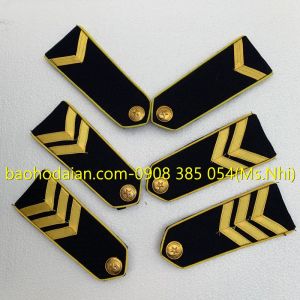 Cầu vai bảo vệ gạch chữ V màu vàng kèm sao đồng cao cấp