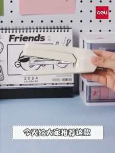 Deli Stapler Putar 360 Darjah Mesin Penjilid Buku Pelajar Pejabat Multifungsi Penjepit Kertas Deli 360 Degree Rotating Stapler Student Office Book Binding Machine Multifunction Saddle Stitch Stapler 得力订书机旋转订书器学生用中缝骑马装订机办公多功能钉书机 E098