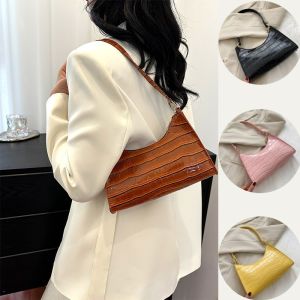 QNQN กระเป๋าใต้แขนรูปแบบจระเข้าสำหรับผู้หญิง กระเป๋ามือสไตล์ใหม่แฟชั่นกระเป๋าสะพาย PU กระเป๋าสะพายผู้หญิงสไตล์ญี่ปุ่นใหม่ไหล่เดียวแฟชั่นกระเป๋า Baguetteกระเป๋าถือสบาย ๆ