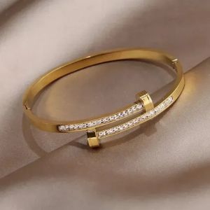 กำไลข้อมือสแตนเลสคลาสสิกสไตล์พังก์ของ Yuki สำหรับผู้หญิงกำไลข้อมือโลหะแบบบิดกันสนิมเครื่องประดับข้อมือของขวัญปาร์ตี้ A1-P153