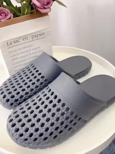 Mens closed-toe slippers for indoor home and bathroom use non-slip slip-on shoes for the elderly office slippers mens clogs