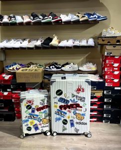 Vali A sticker màu trắng sữa size 20size 28 Cao cấp(sẵn)