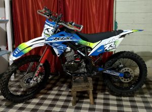 Decal KLX 150 BF full body motif hitam garis gradasi cerah D-A3-573