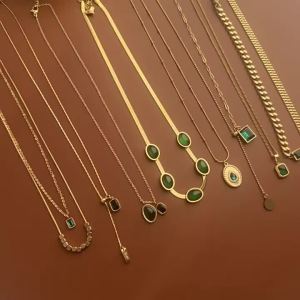 European and American fashion light luxury niche emerald titanium steel necklace for women ins Elegant collarbone chain accessory that does not fade
