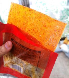 หม่าล่าเต้าหู้  嘴巴香  แผ่นเผ็ด ยุค90 แผ่นบางพอดีคำ ขนม  ซองใหญ่ 112g