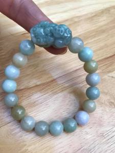 Chiếc Vòng Tỳ Hưu Phong Thủy Tay Nữ Đeo Đá Cẩm Thạch tỳ hưu tự nhiên  Size vòng 10mm Màu Xanh Màu Đậm Nhạt  bóng đẹp  Nữ mệnh thủy mộc hỏa đeo tay đẹp lắm có 600k/chiếc ạ
