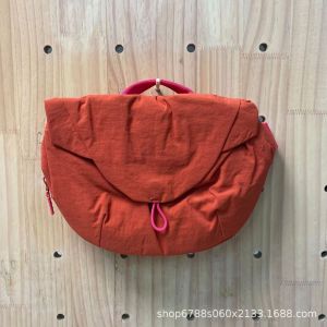 [Low stock]lululemon Túi đeo chéo nữ 3 Túi hút từ tính dùng cho đi lại hàng ngày túi xếp ly độc đáo túi đeo ngực đi xe đạp và du lịch.
