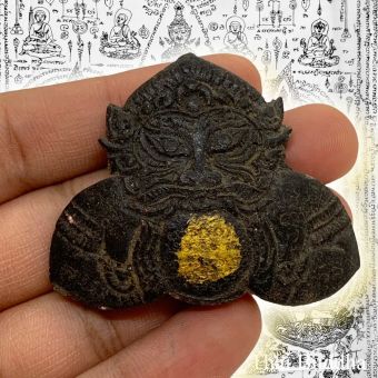 รูปจากผู้ขายบน Lazada: ราหูอมจันทร์ ปิดทอง เนื้อกะลาตาเดียว หลวงพ่อน้อย วัดศรีษะทอง ป้องกันภัยต่างๆเมื่อยามดวงชะตาตก พระราหูจะช่วยแก้ ตั้งราคา ฿89 ขายแล้ว 104 ชิ้น