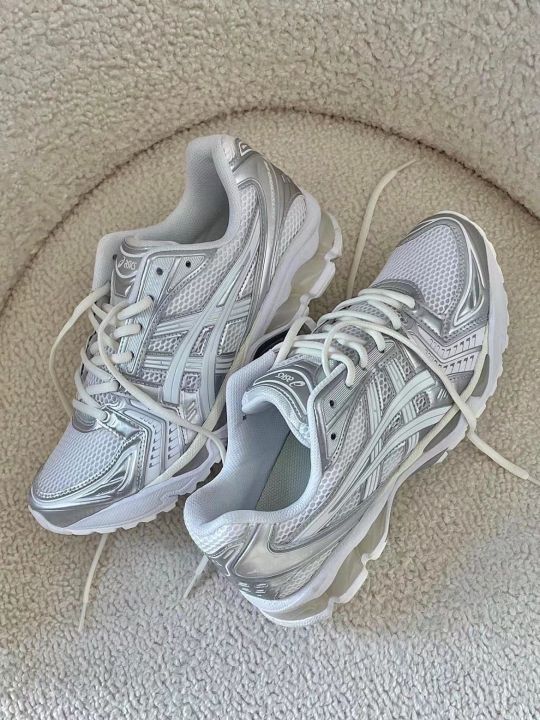 HajimeSorayama%20element%20JJJJOUND%20X%20GEL%20KAYANO%2014%20joint%20sports%20running%20shoes%20for%20men%20and%20women%20are%20black,%20silver%20and%20white.%20-%20Image%203