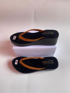 Sandal wedges wanita terbaru model jepit kepang simple trend 2024