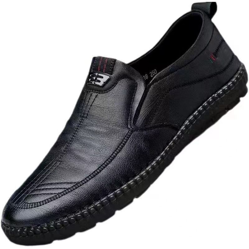 RongBu spring are fashionable comfortable, made of soft leather, casual leather shoes, textured, car sewing, and wear-resistant mens shoes wholesale. 