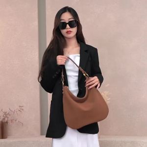 Unique design new vintage textured cowhide bag hand-carried under the arm stylish casual lazy style large capacity dumpling bag