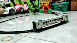 Mesin Mainan Kereta Premium & Rangkaian Mainan Miniatur Kereta Api Indonesia