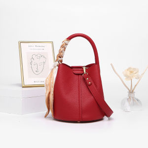 Elegant and Sophisticated Womens Bucket Bag 2024 New style bags niche design commuter bags fashionable handbags wholesale
