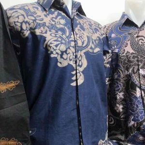 KOPI HITAM KEMEJA BATIK PRIA LENGAN PANJANG SLIMFIT DAN REGULER/KEMEJA BATIK MURAH DENGAN KUALITAS PRIMIUM/KEMEJA BATIK ORIGINAL SOLO/KEMEJA BATIK MODERN 2021