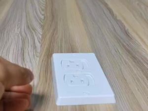 Self Closing Outlet Cover Alternative Safety Electrical Wall Socket Plug Plate for Baby Child Proofing (2 Screws) White 4-Pack(Self-closing Outlet Covers)