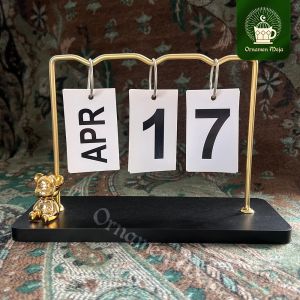 Beruang Kalender Ornamen Ruang Tamu Ruang Kantor Eropa Bear Calendar Ornament Living Room Office Desktop Calendar Creative European Iron Metal Crafts