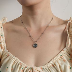【Local Delivery】Korean 2022 New Thermochromic Love Pendant Necklace for Women Ins Niche Design Fashion Heart Clavicle Chain Jewelry Gifts Accessories