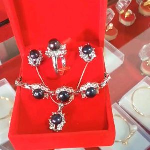 Satu Set Stainlis Mutiara Air Tawar Asli (Harga sudah termasuk DISKON 50%)