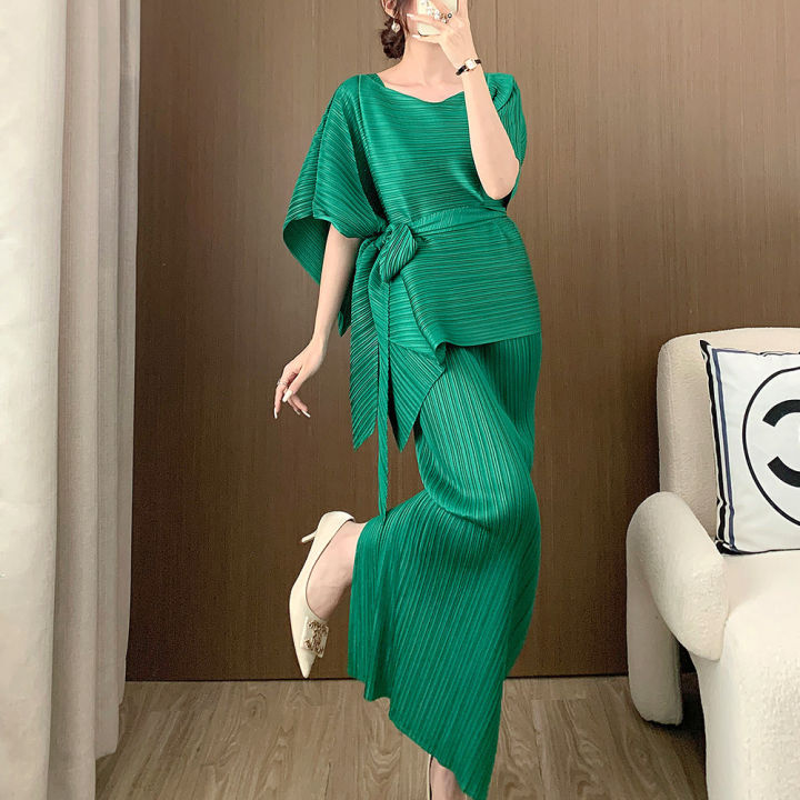 KESHANGYI 2025 Women's Green Pleated Dress Set Elegant Batwing Sleeves Cape  Design Slimming A-Line Silhouette 2-Piece Outfit for Casual/Party Wear