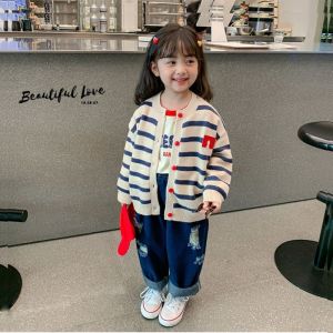 WANDER เสื้อไหมพรมเด็ก เสื้อกันหนาวดญ ดีไซน์ลายทางอย่างมีสไตล์ เสื้อสเวตเตอร์สายเดี่ยวคอกลมสำหรับเด็กผู้หญิง231127