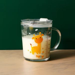 แก้วน้ำ แก้วน้ำเด็กหัดดื่ม แก้วน้ำพร้อมฝาปิด มีหูจับ ใส่ร้อน-เย็นได้ แถมหลอดซิลิโคน ลายการ์ตูนน่ารัก 350ml