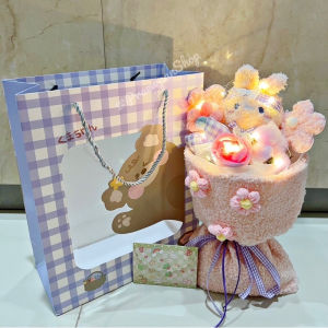 ช่อดอกไม้ตุ๊กตา พร้อมไฟLED(ถุงของขวัญ) ของขวัญปีใหม่ วาเลนไทน์ รับปริญญา ✅พร้อมส่ง✅