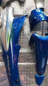 เปลือกมอเตอร์ไซร์รุ่นเวฟ125Sหัวเถิก เบ้ากุญแจกลมสีน้ำเงินตัดกลางบอร์น มี13ชิ้นเปลือกงานABS ประกอบสนิท งานสีสวยมาก สีน้ำเงินตัดกลางเทา