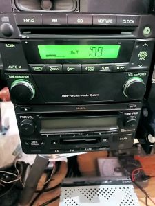 Máy phát nhạc liền Amply xe Mazda. Tính năng Cd.mp3/ Radio /